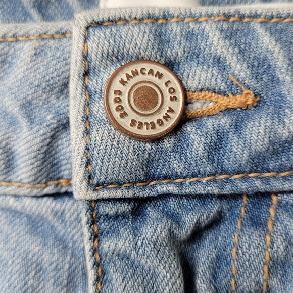 KanCan Jeans Size 9/28 32X27 Blue Boyfriend Mom Light Wash Distressed Ripped - Picture 3 of 13